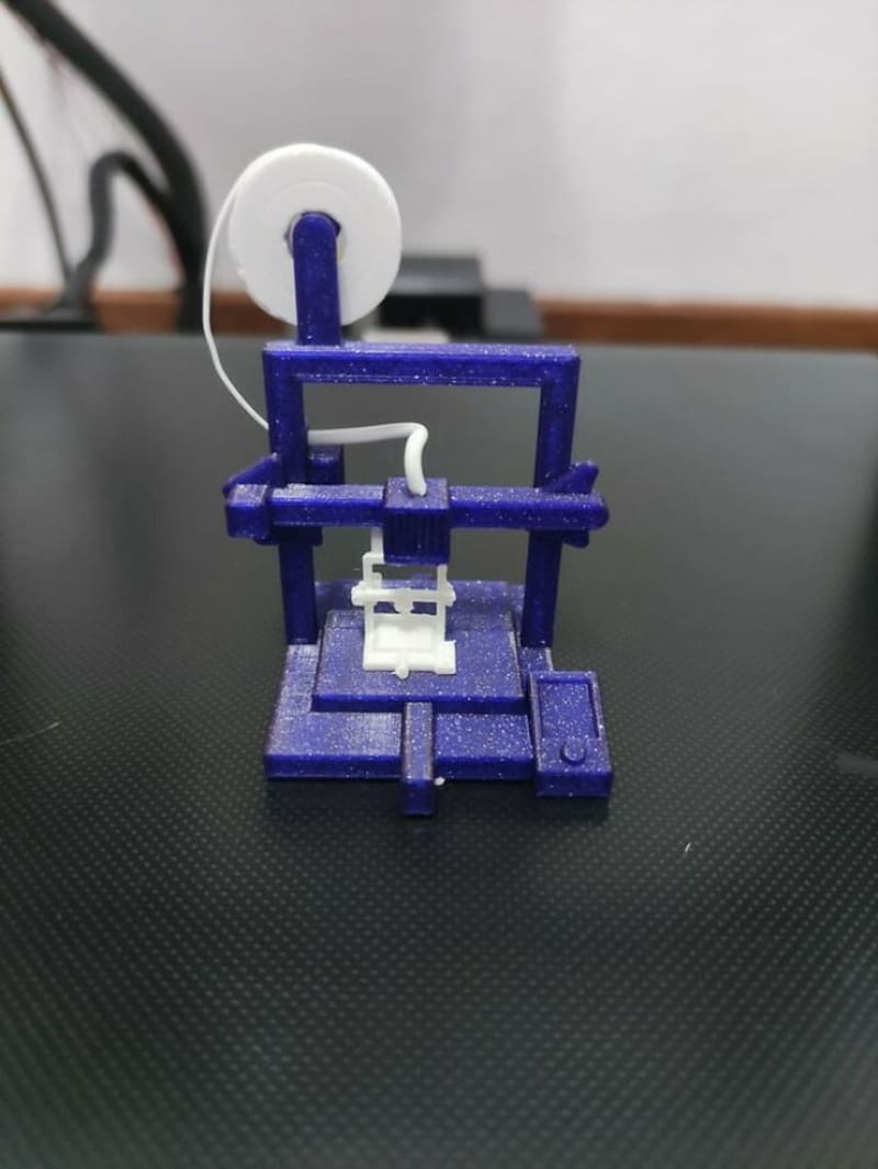 Vytisknul 3D tiskárnu, která 3D tiskne 3D tiskárnu