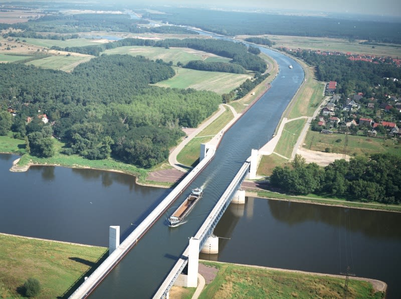 Vodní most u německého Magdeburgu