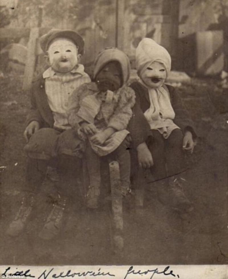 Děti na Halloweena (kolem roku 1900)
