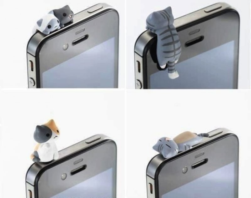 Lepící kočičky na přikrytí foťáků vašeho telefonu.