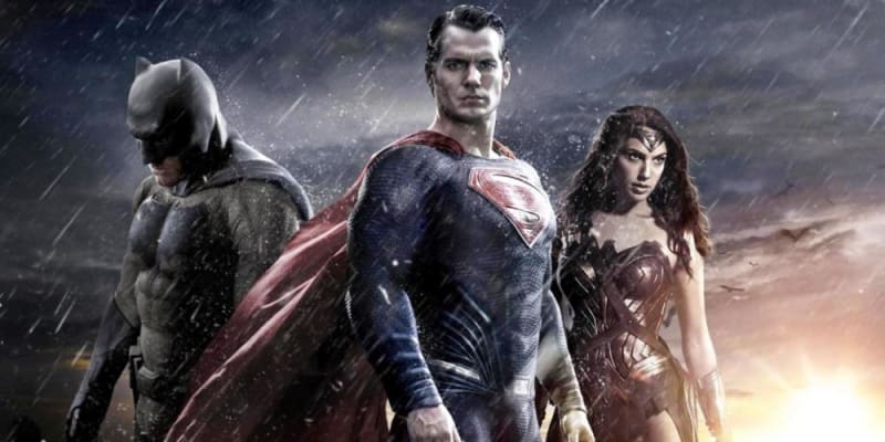 7) Batman vs. Superman: Úsvit spravedlnosti (2016) – 851 milionů dolarů