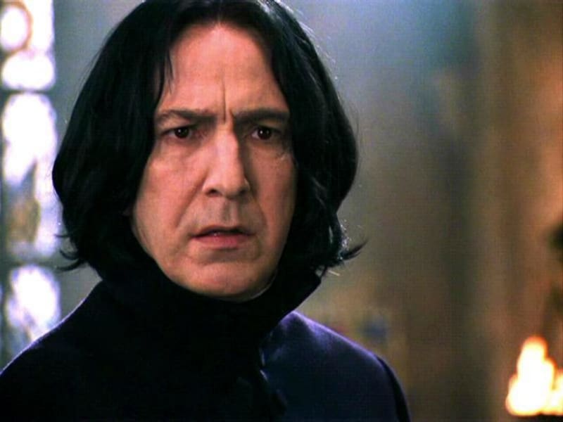 Narážky na to, že Snape dokáže číst myšlenky, se objevily poprvé už v prvním filmu.