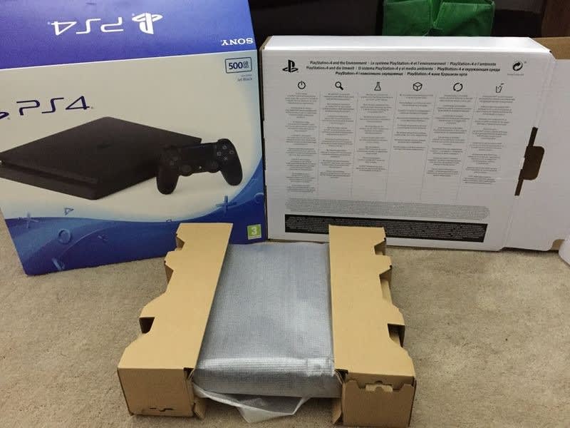 Prohlédněte si nový PlayStation 4 Slim 10