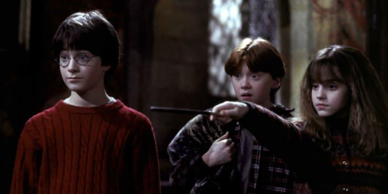 Harry Potter - Tahle série má všechno. Pro pohádku zamiřte k prvním dílům, pro drama o dospívajících teenagerech zase ke čtyřce nebo pětce a kdo touží po temné fantasy, která ho očaruje, ten tu má poslední dvoudíl. Harry tu pro nás bude vždycky.