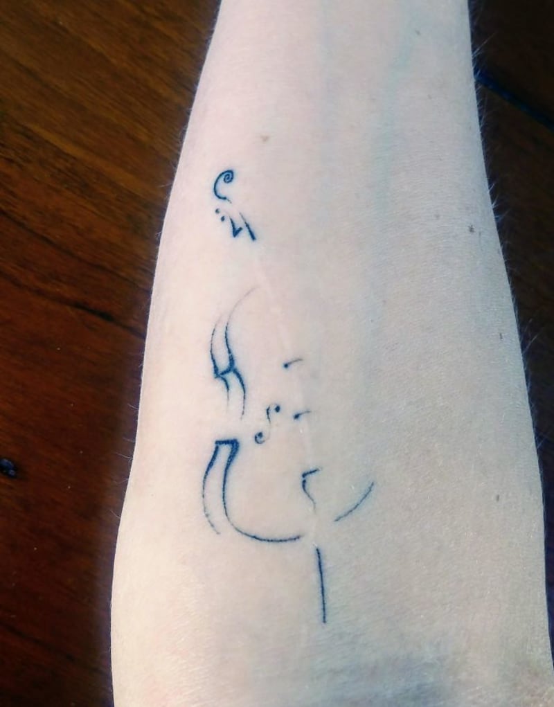 Tetování, která vtipně pracují s různými zvláštnostmi na těle 14