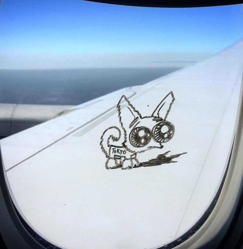 Vtipné kresby na okénku letadla 5