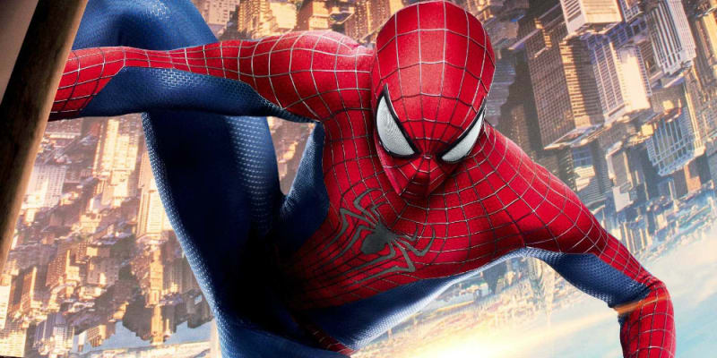 Spider-man - Jeho ruce a nohy lepí, což nás logicky vede k závěru, že lepí i všechny jeho ostatní části. A to je divný.