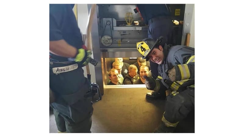 Hasiči z Kansas City zachraňují hasiče z Kansas City