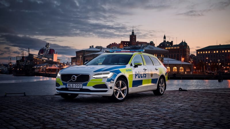 Policejní křižník. Švédové povolali působivé Volvo V90