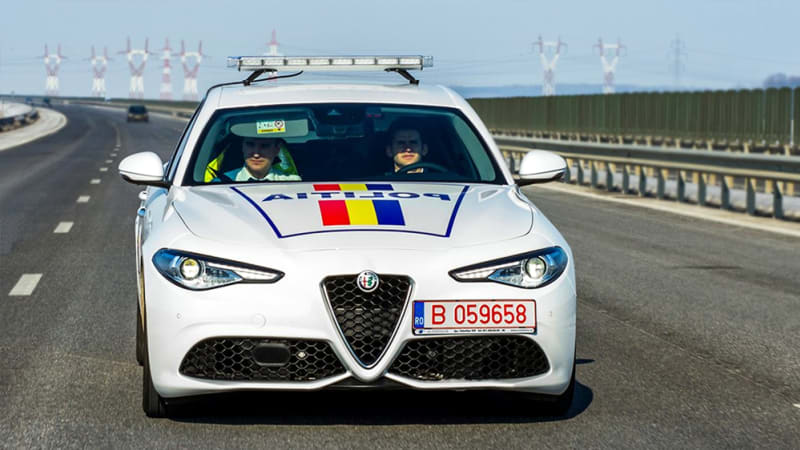 Závidíme! Rumunská policie jezdí stylovou Alfou Romeo Giulia