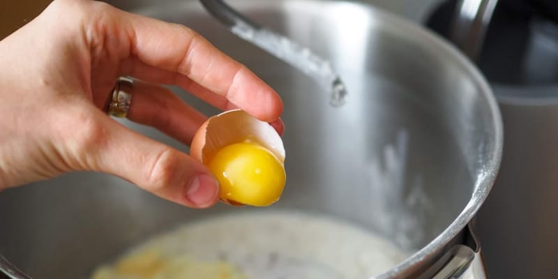 Velikonoční zajíček - jednoduchý recept z třeného těsta s jogurtem