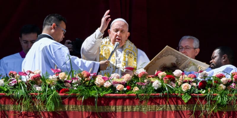Papež pronesl tradiční poselství Urbi et orbi (9. 4. 2023).