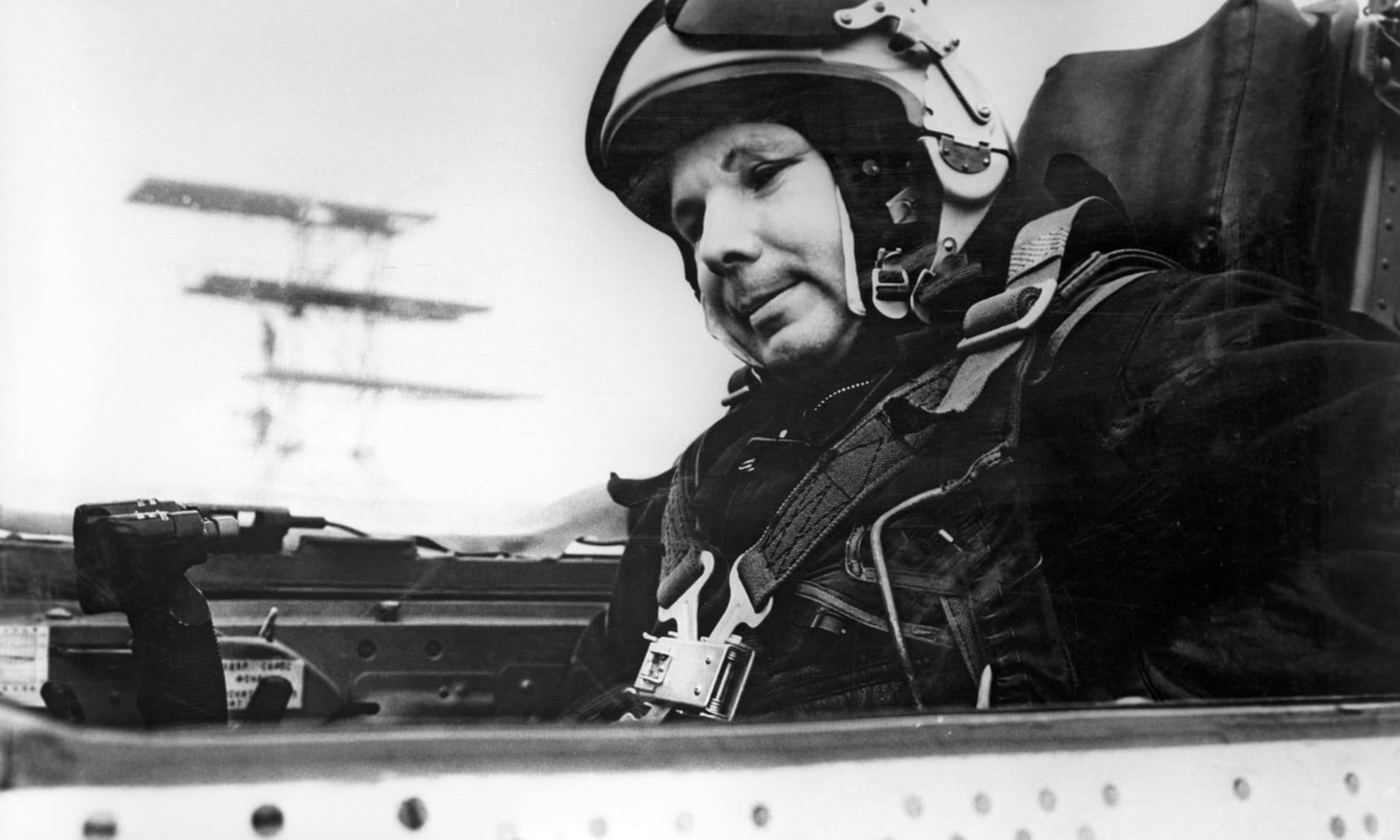 Jurij Gagarin v kokpitu MiG-21