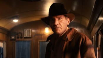 Digitálně omlazený Indiana Jones letí ve zbrusu novém traileru napříč časem