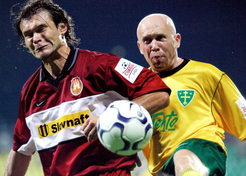 Bývalý fotbalista Radoslav Kunzo (v červeném) a Miroslav Barčík (ve žlutém)