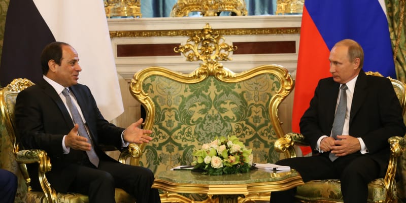Abdal Fattáh Sísí s Vladimirem Putinem v Moskvě (26. 8. 2015)