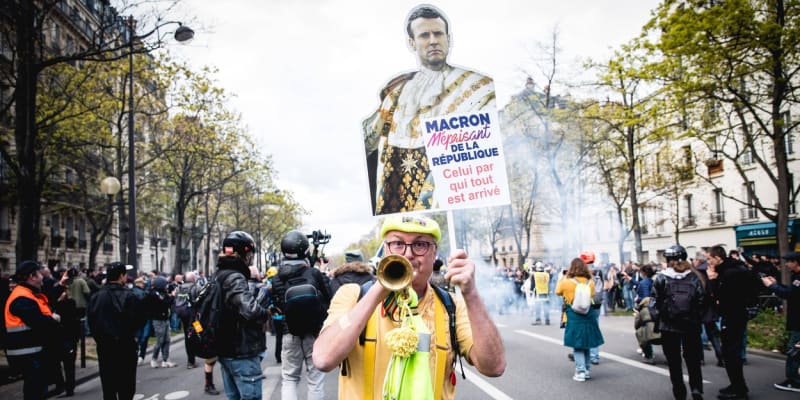 Francouzské protesty proti Emmanuelu Macronovi a jeho důchodové reformě pokračují. (Foto ze Štrasburku, 11.4. 2023)