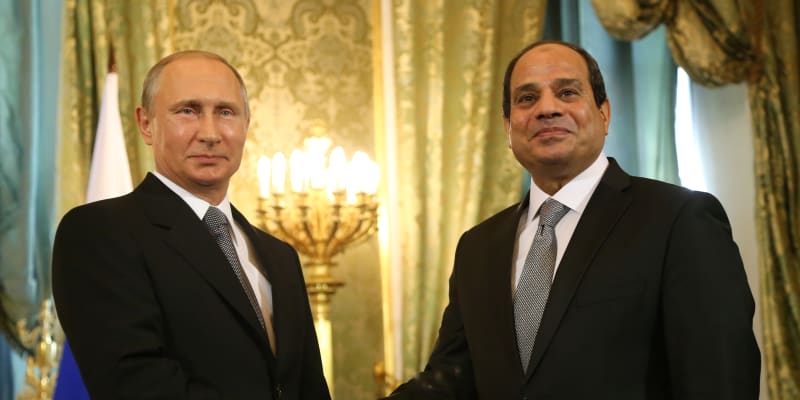 Abdal Fattáh Sísí s Vladimirem Putinem v Moskvě (26. 8. 2015)