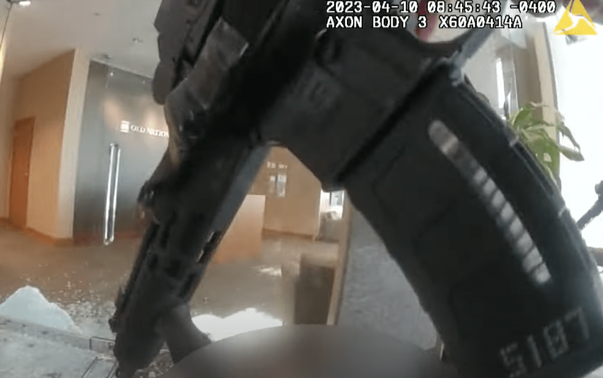 Americká policie zveřejnila záběry z kamer policistů ze zásahu v Louisville.