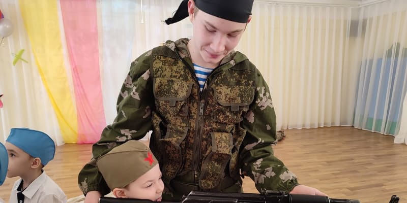 Ruská armáda se snaží lákat do svých služeb už od mladého věku. Cílí už i dokonce na předškoláky.