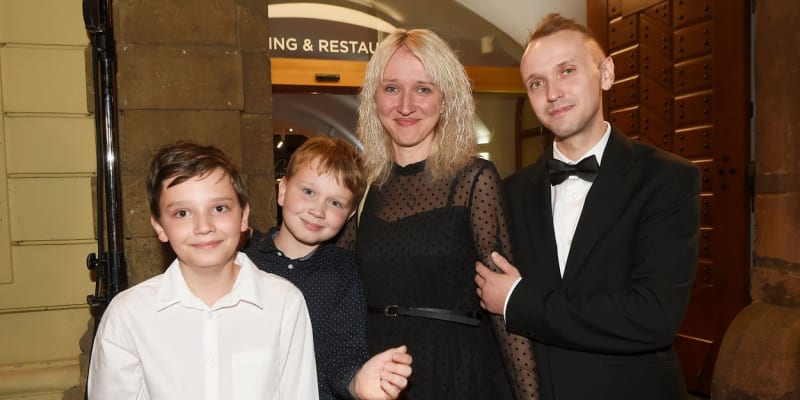 Lucie Valčíková s manželem Lukášem a syny Vojtou a Honzou na Velikonoce přivítali do rodiny třetího chlapečka.