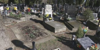 Šílená krádež na petržalském hřbitově. Rodina se chtěla rozloučit s maminkou, hrob ale zmizel