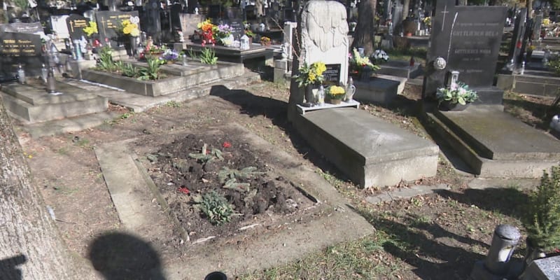Rodina na Slovensku chystala pohřeb pro svou milovanou matku. Těsně předtím jim ale někdo ukradl hrob jejich prarodičů. 