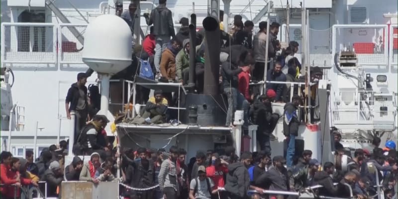 Vylodění zachráněných migrantů v Itálii (ilustrační foto).