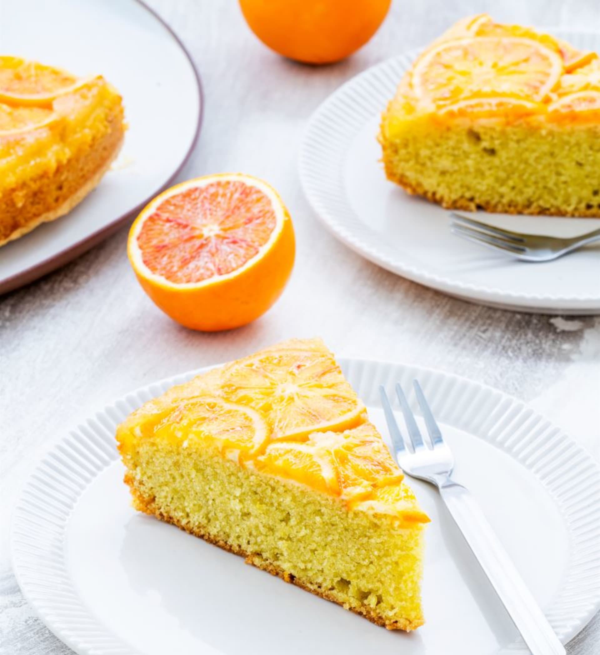 Obrácený pomerančový koláč  šťavnatý moučník se svěží chutí