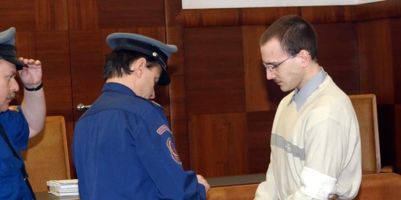 Trojnásobný vrah Jaroslav Hejna před soudem.