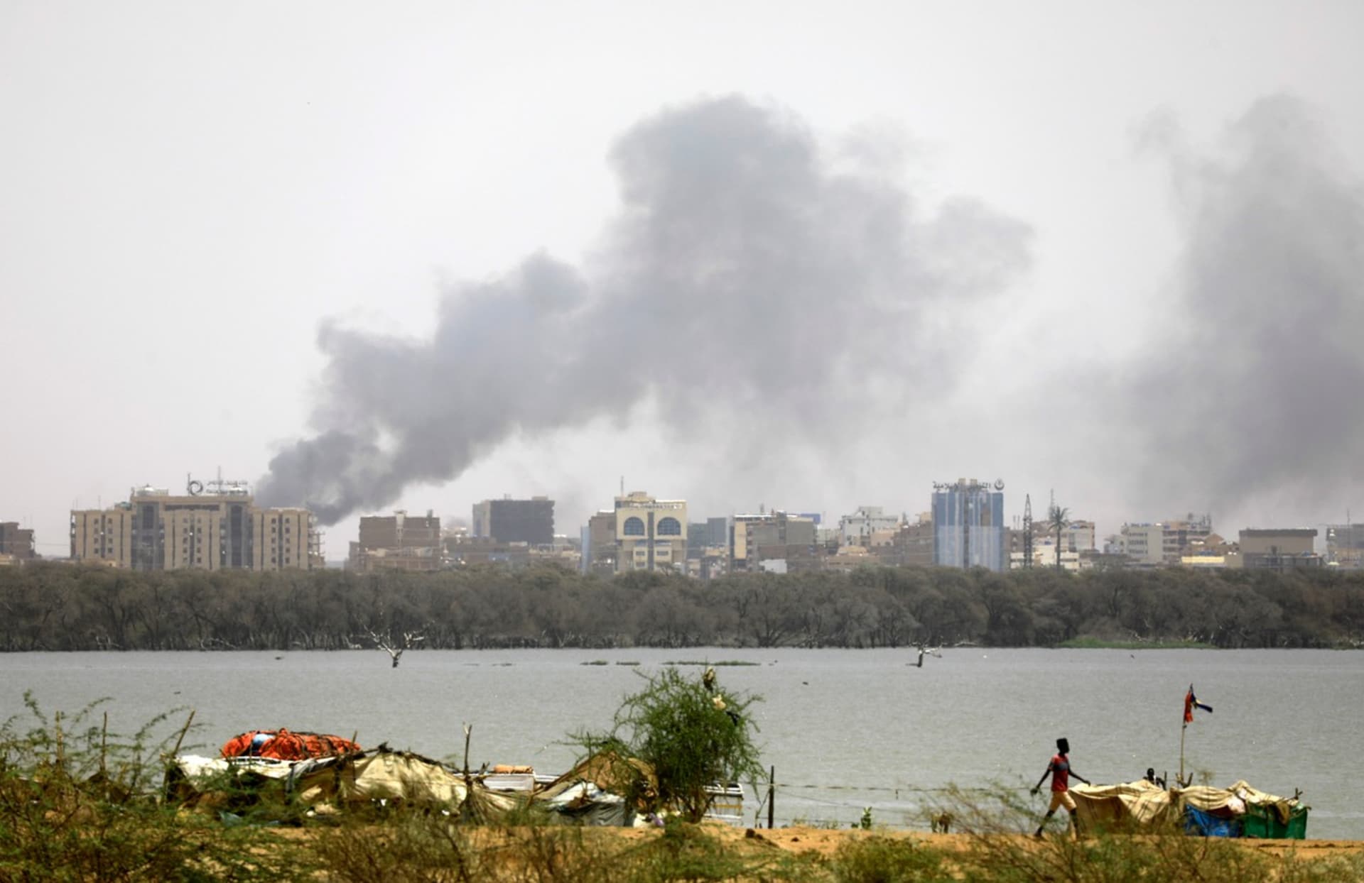 Súdánský Chartúm jako epicentrum nepokojů (15. 4. 2023)
