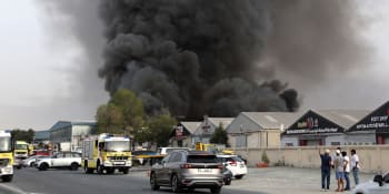 Při obrovském požáru v Dubaji zemřelo 16 lidí. Tragédii v obytném domě se dalo předejít