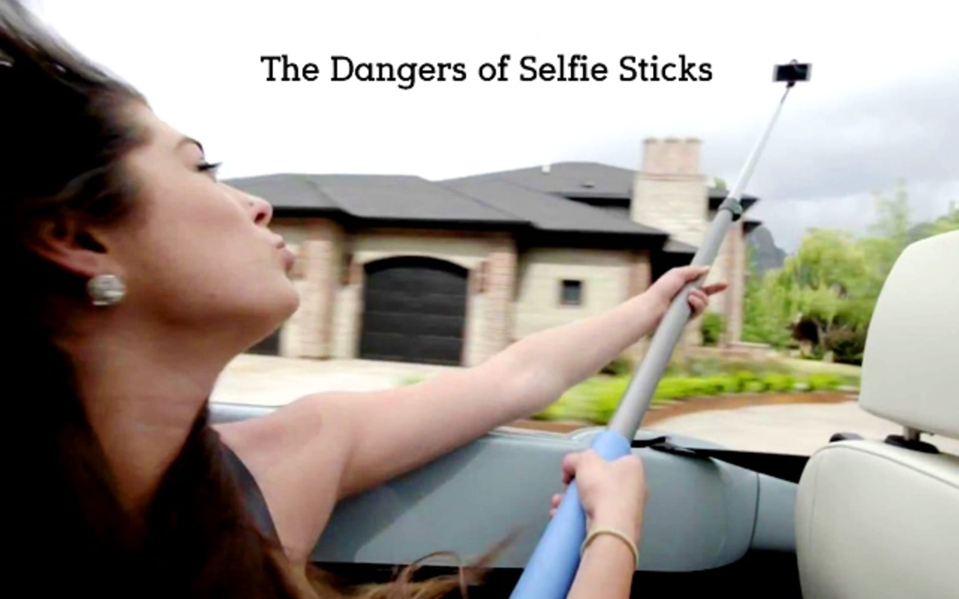 Nový trend selfie tyč - Nebezpečná věc!