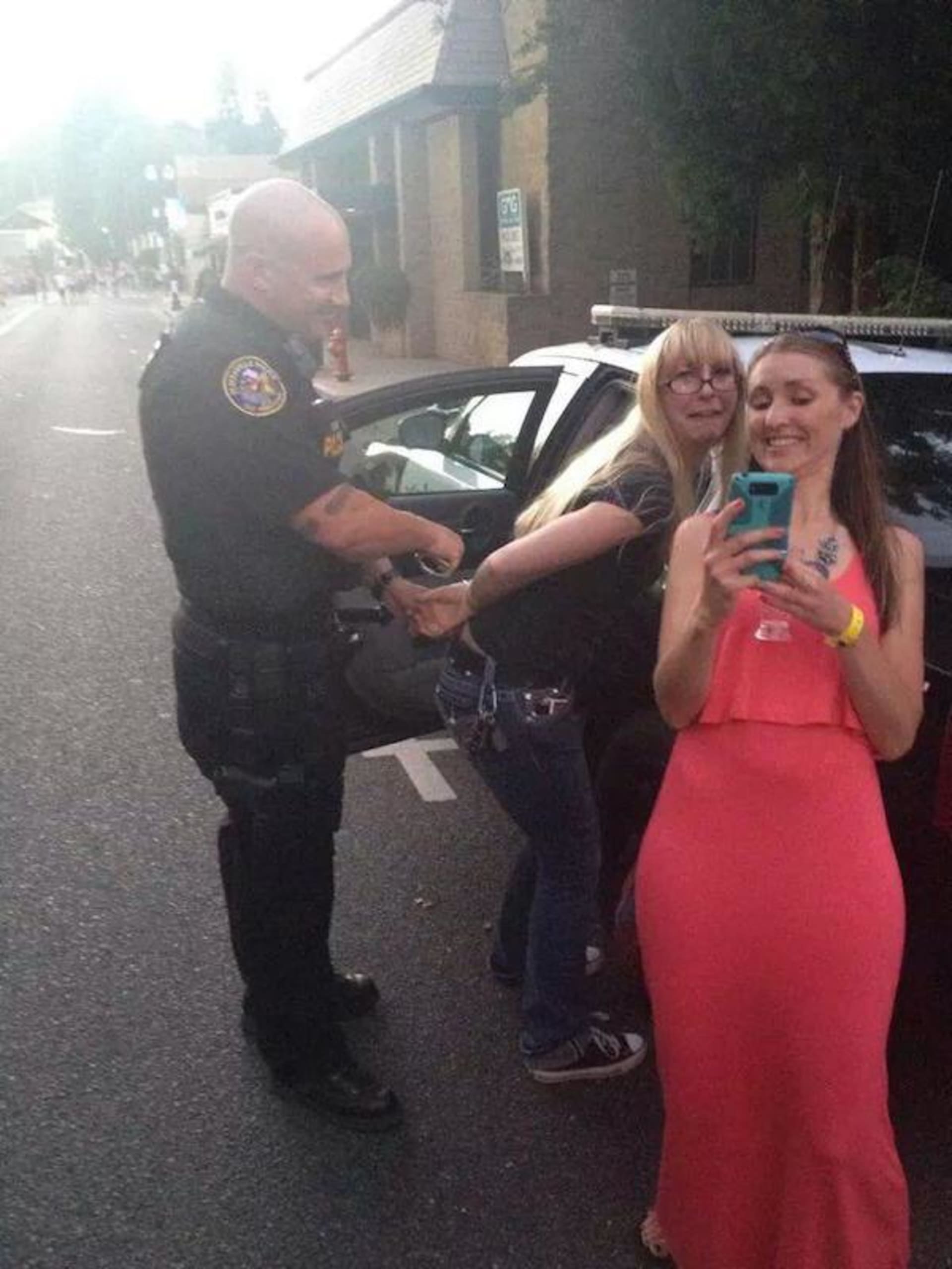 Selfíčko ze zatýkání? Není problémm