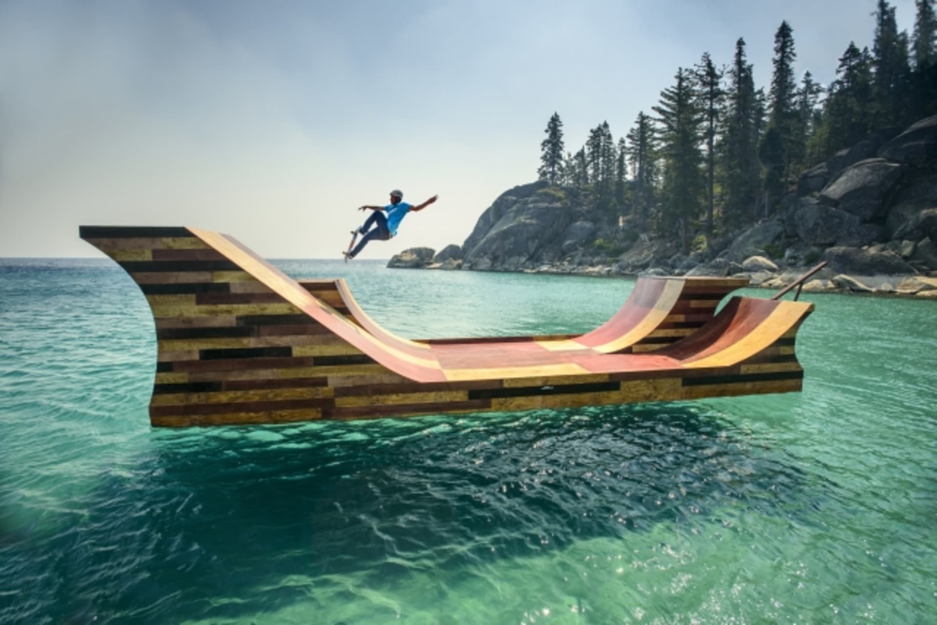 První plovoucí skate rampa se nachází na druhém nejhlubším americkém jezeře – kalifornském Tahoe. Vybudovat ji trvalo 300 hodin. Rampa vznikla jako součást kampaně, která se snaží nalákat turisty do Kalifornie.