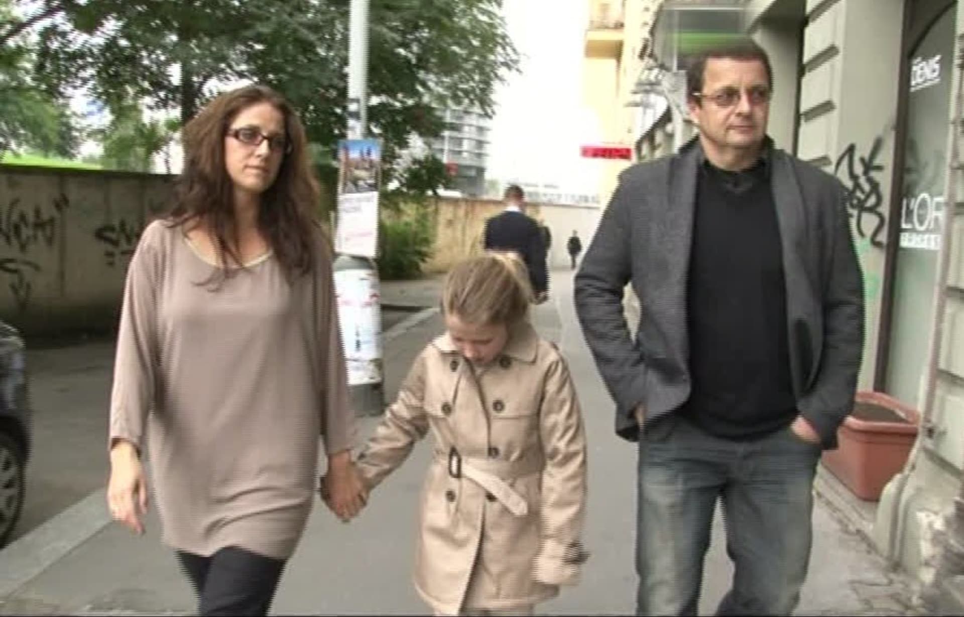 Video VIP zprávy: Michal Viewegh s rodinou