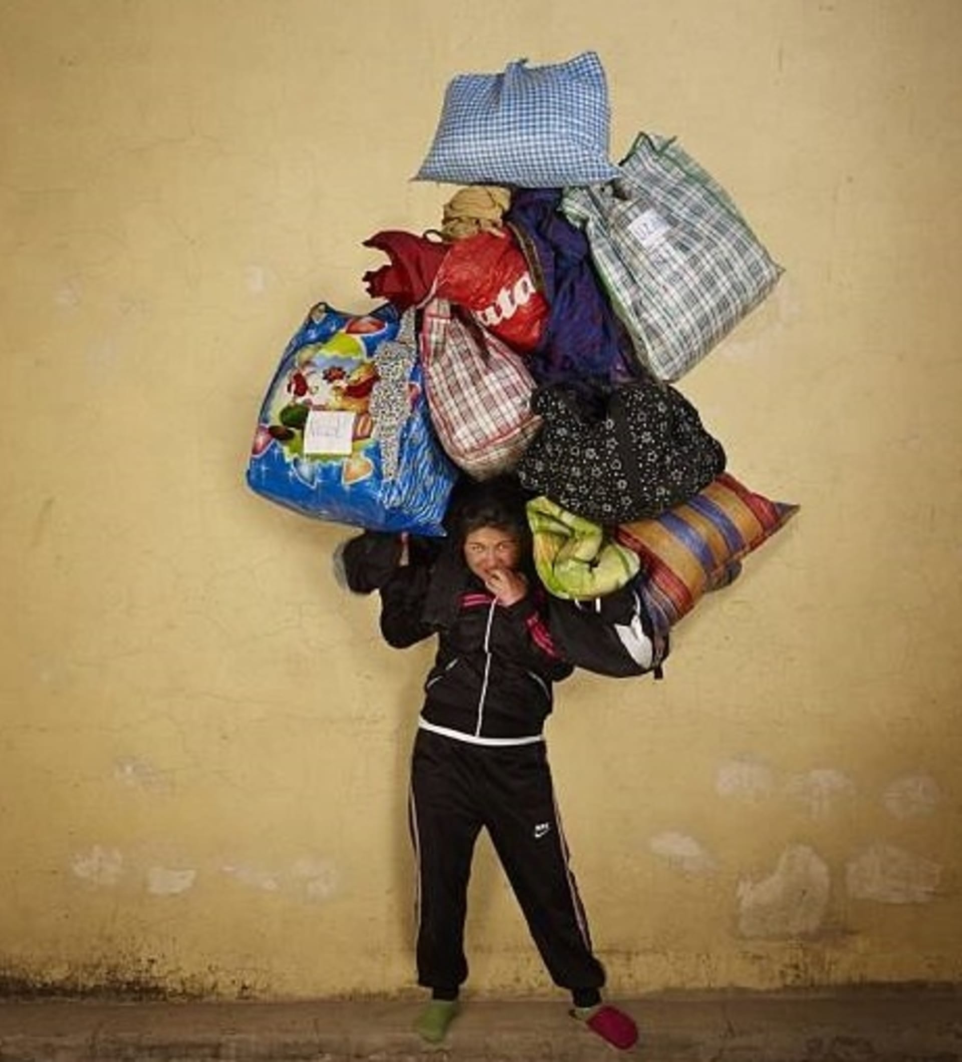 V Bolívii nosí na hlavě třeba i tašky, včetně té baťovské...