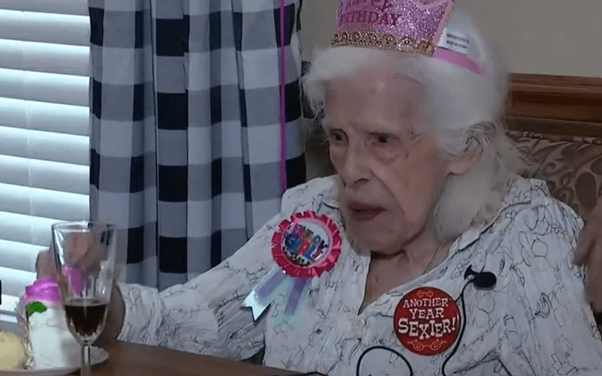 Mary Flip při oslavě svých 101. narozenin