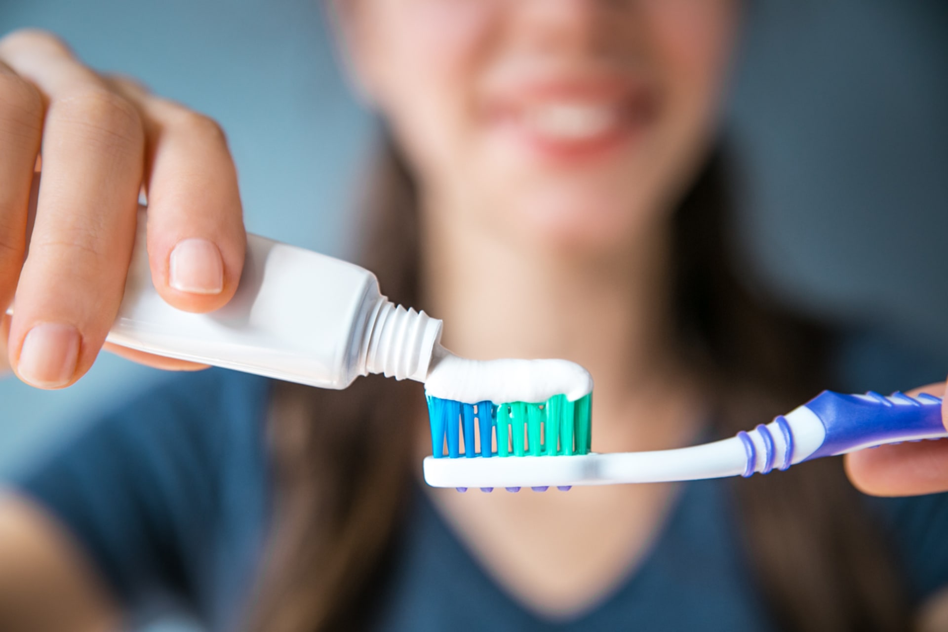 Proč byste si měli čistit zuby už před snídaní? 1