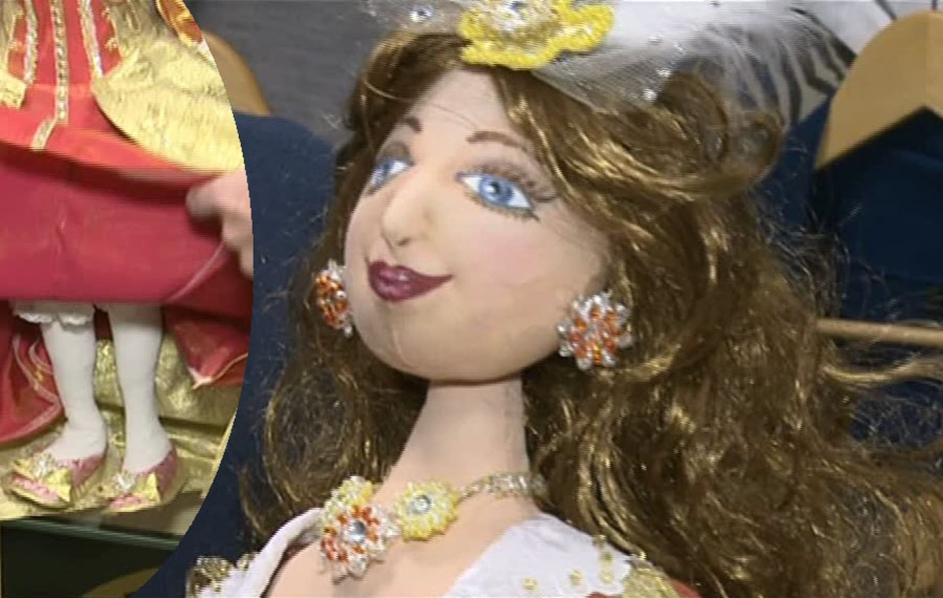 Video VIP zprávy: Co se skrývá pod sukní panenky Ornélie, kterou věnuje moderátor Voříšek do dražby UNICEF?