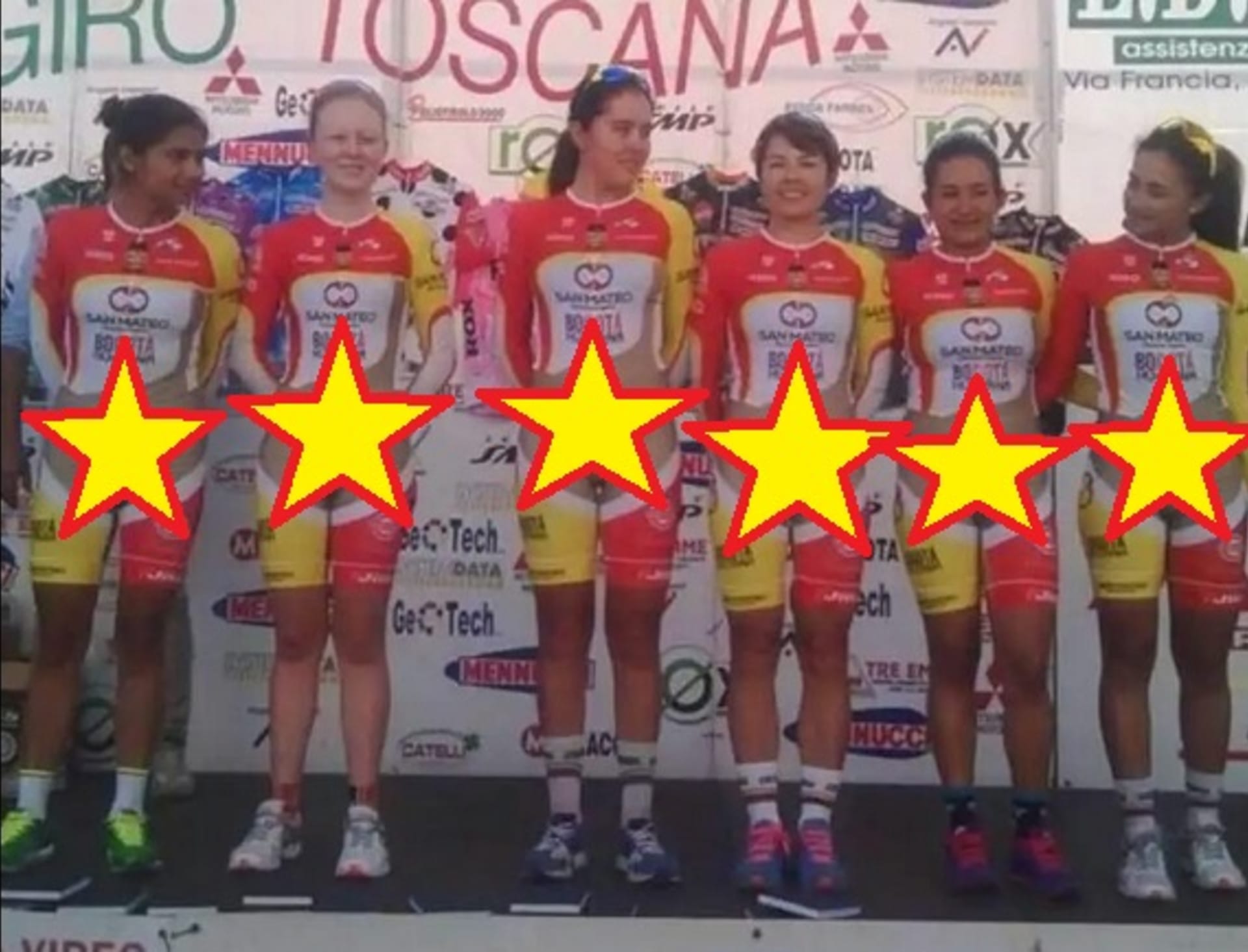 Cyklistické dresy týmu Bogota Humana jsou dosti kontroverzní...
