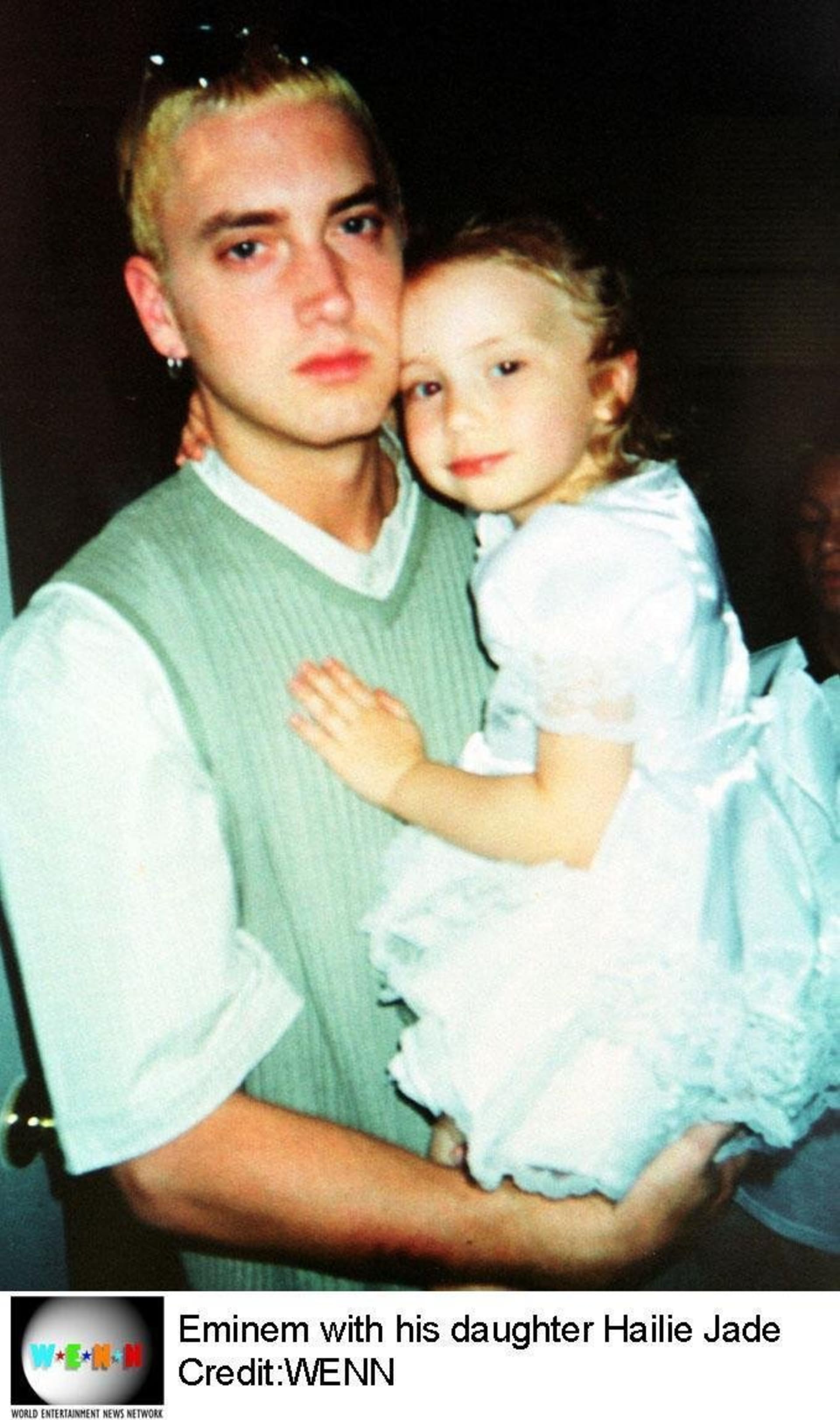 Eminem se svou tehdy malou dcerkou Hailie.