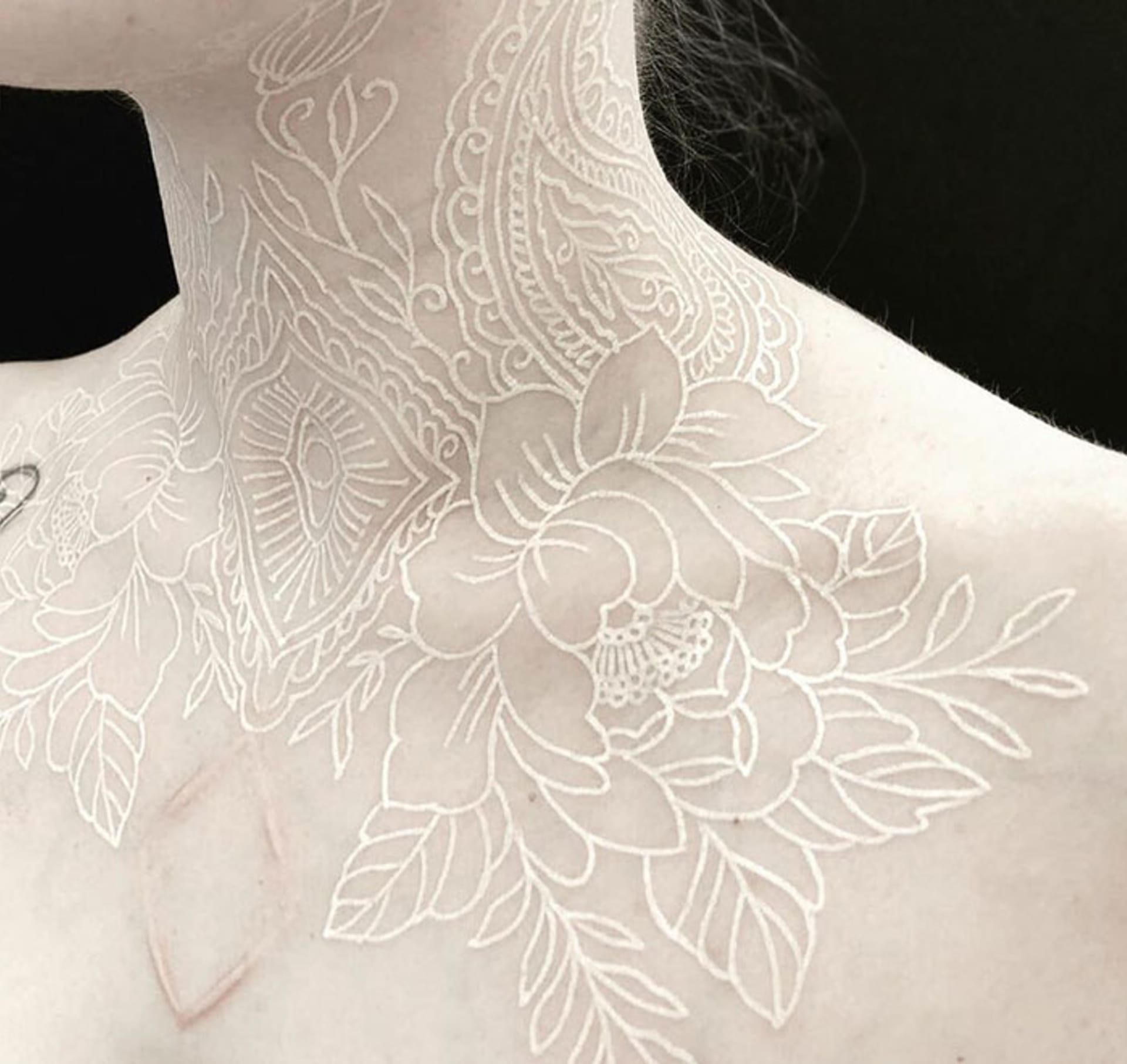 22 netradičních bílých tetování 11