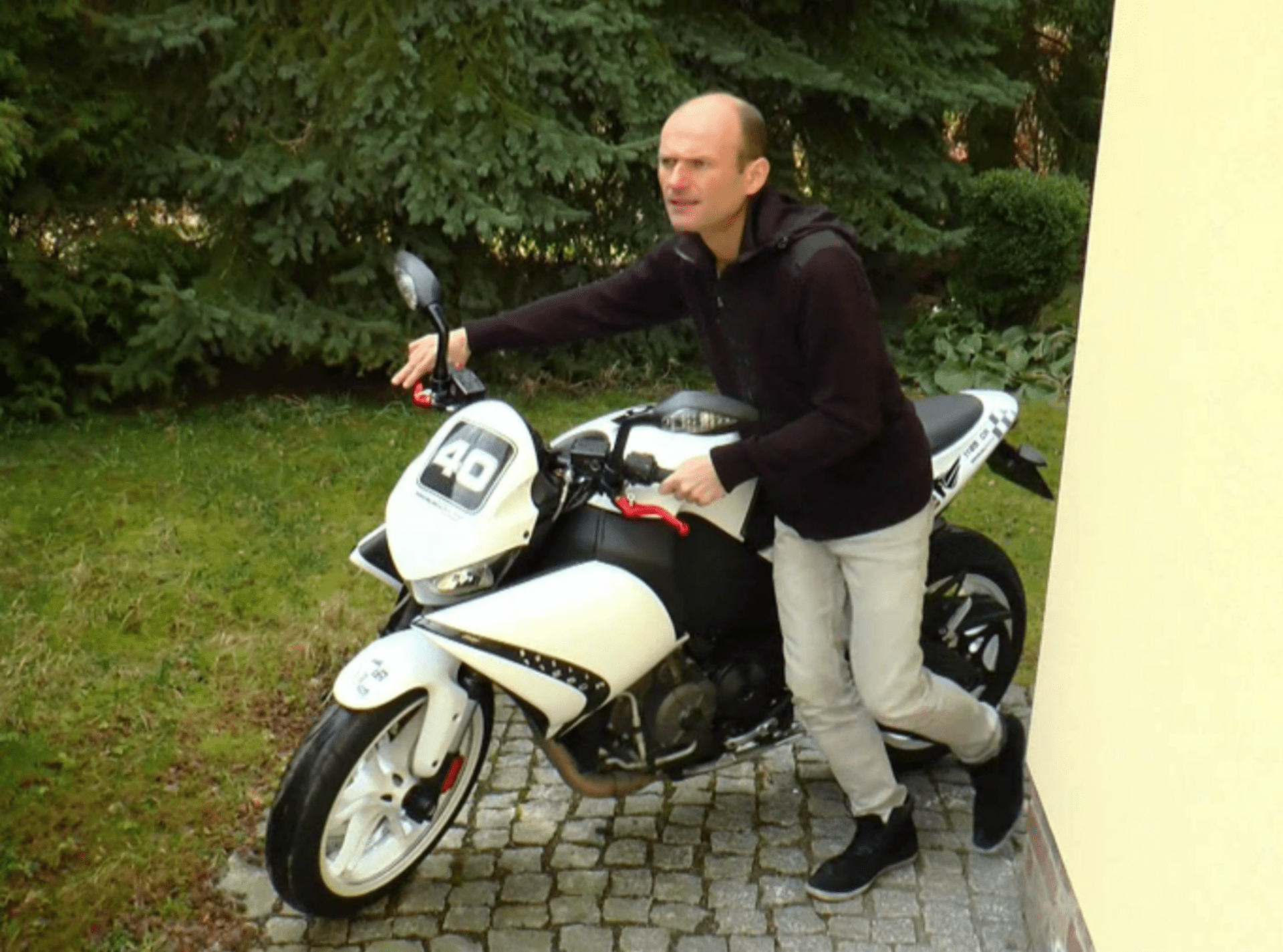 Herec Dalibor Gondík už rok nesedl na svou milovanou motorku. Podívejte se, proč!