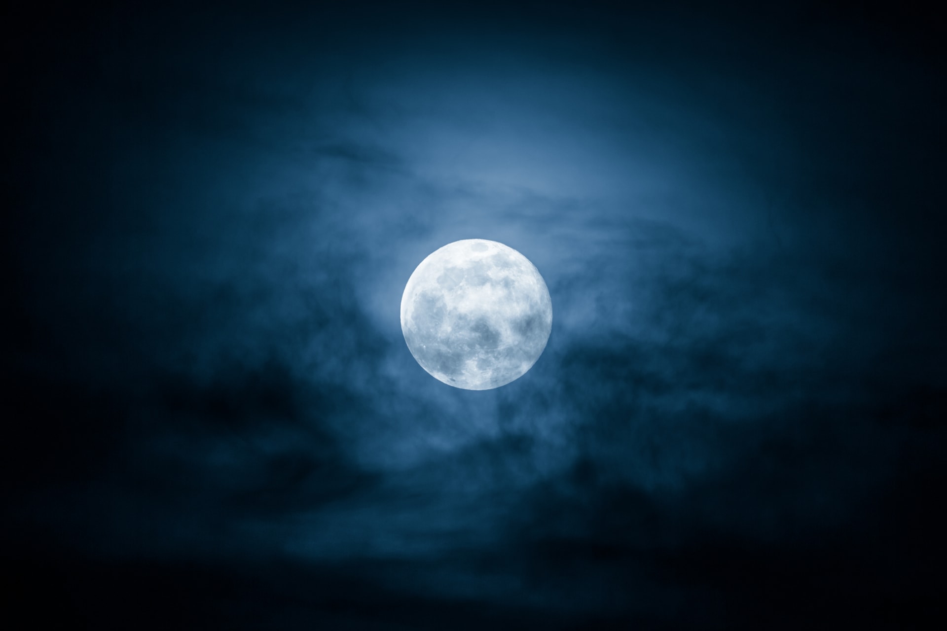 Je vůbec Měsíc Měsícem?