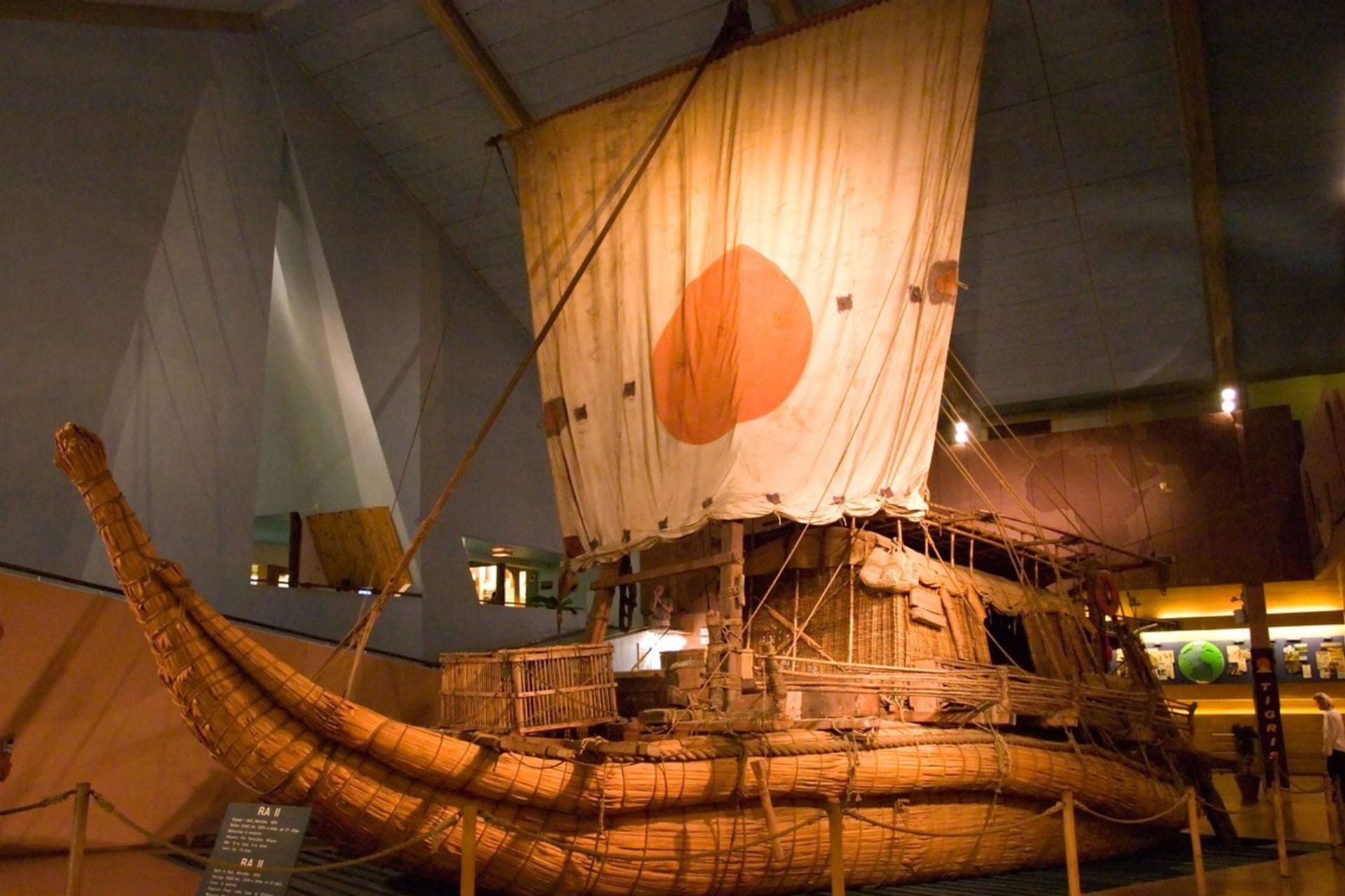 Papyrová loď Thora Heyerdahla