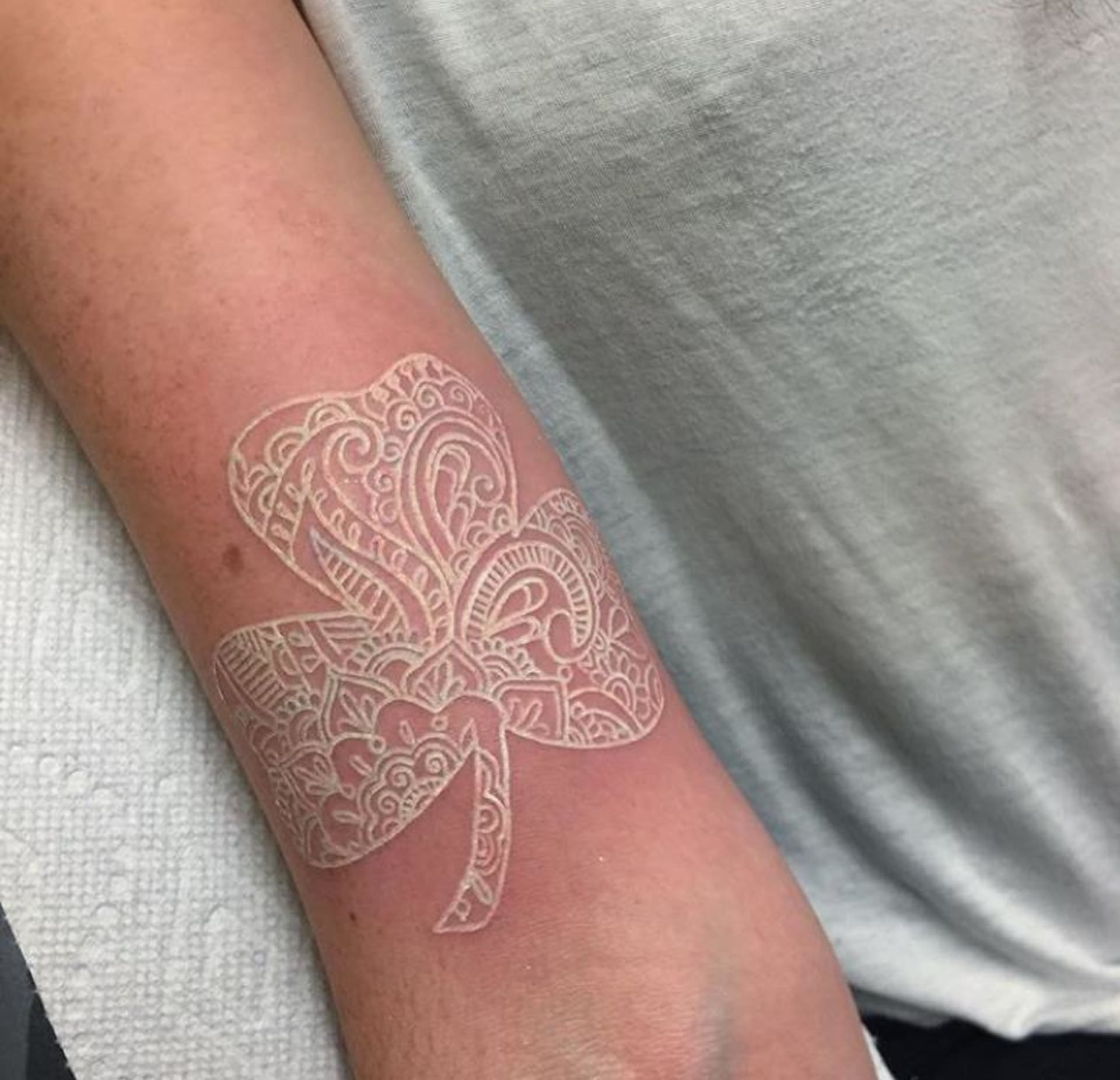 Bílé tetování frčí 9