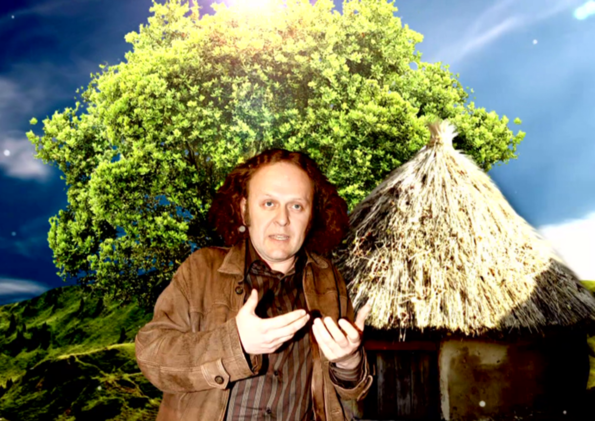 Video VIP zprávy: Jaroslav Dušek postavil super ekologický hliněný dům. Podívejte se, jak vypadá