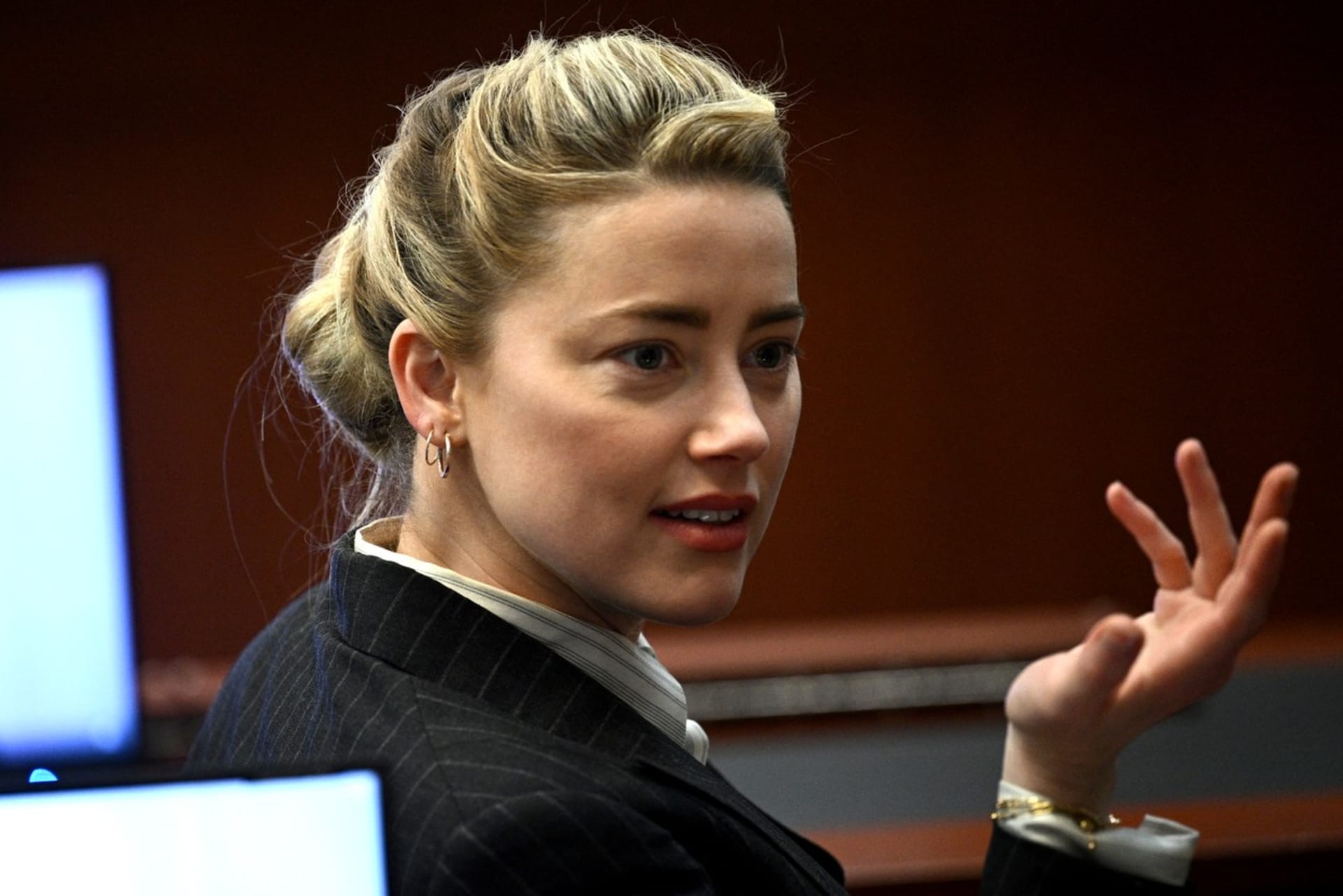 Usvědčuje nové video Amber Heard z nevěry?