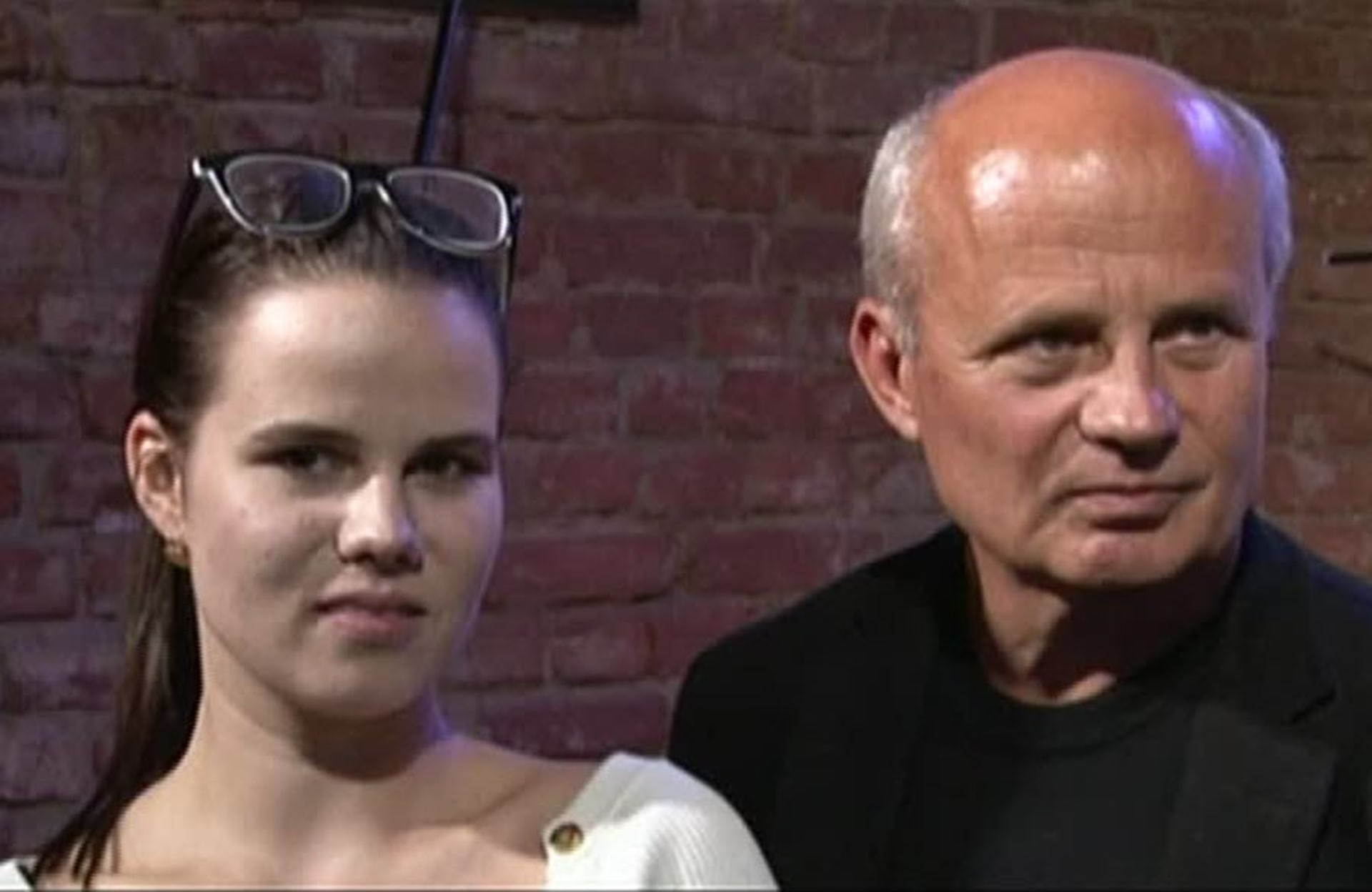 Video VIP zprávy: Horáčkova dcera Ruth se vrátila z Ameriky, kde studovala, a začíná se profilovat jako zpěvačka